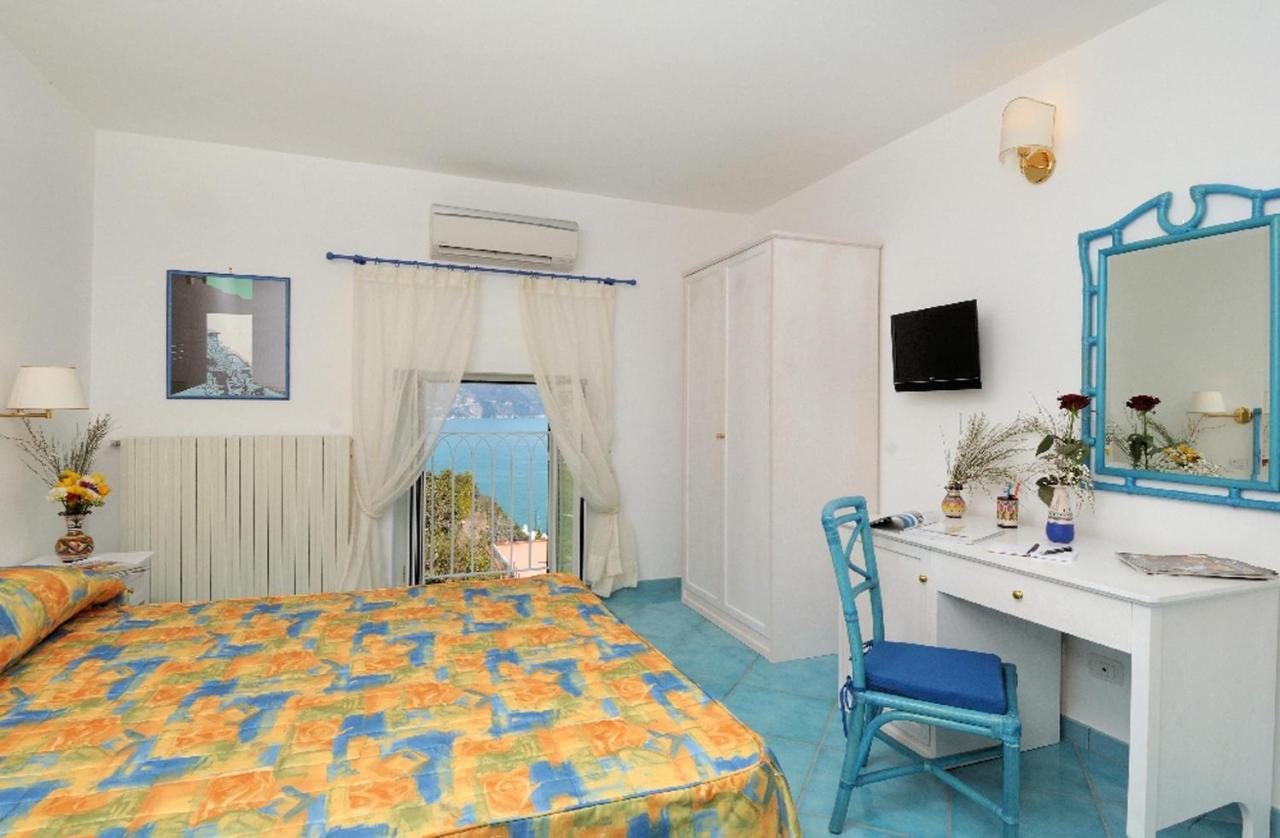 Double or Twin Room with Sea View
